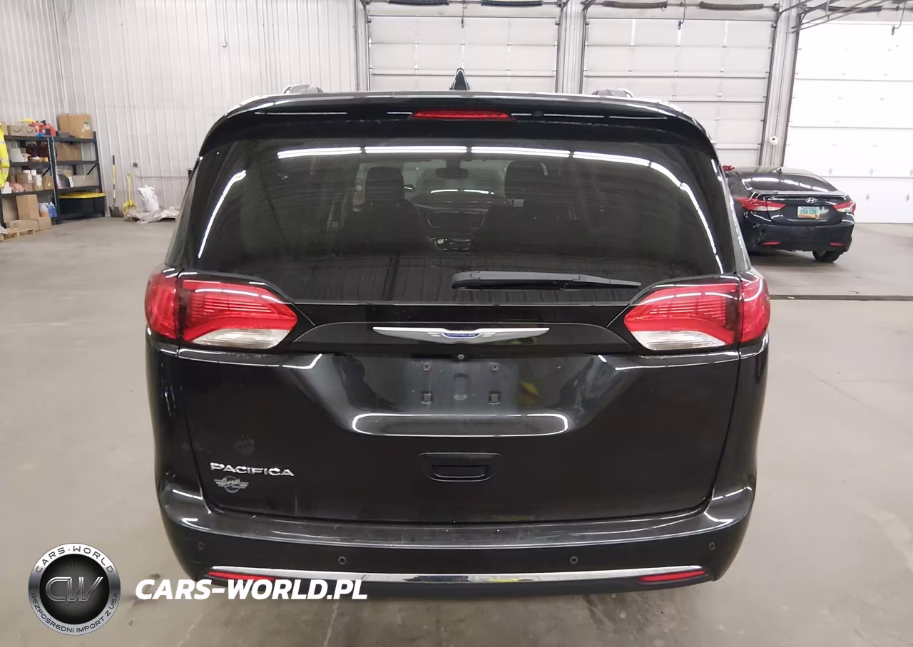 2020 Chrysler Pacifica Touring L VIN:2C4RC1BG1LR118048 - 17