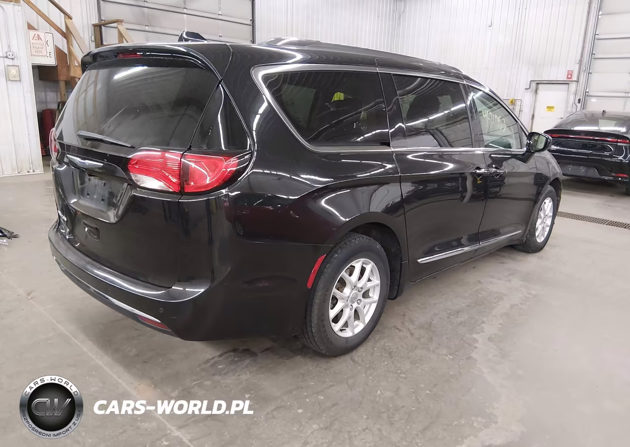 2020 Chrysler Pacifica Touring L VIN:2C4RC1BG1LR118048 - 4