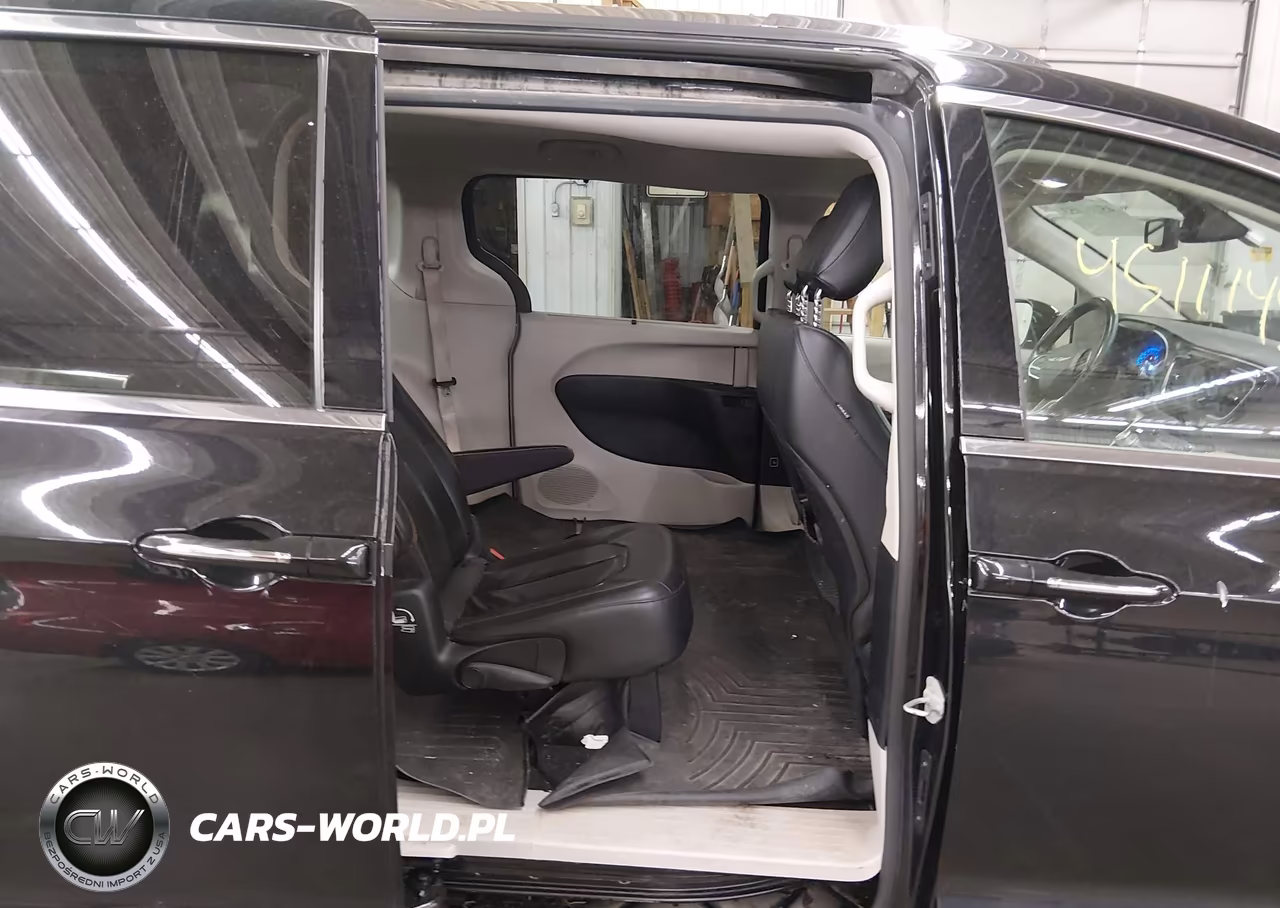 2020 Chrysler Pacifica Touring L VIN:2C4RC1BG1LR118048 - 8