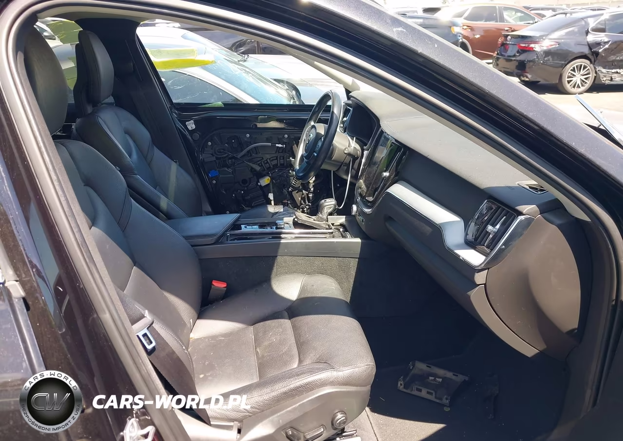 2018 Volvo Xc60 T5 Momentum VIN:YV4102RK7J1081754 - 5