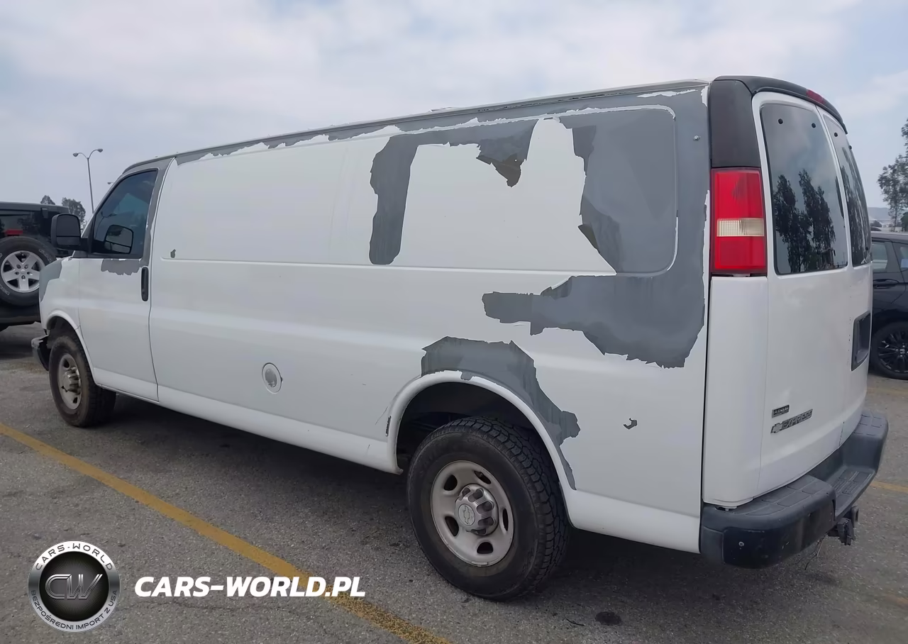 2010 Chevrolet Express 2500 Work Van VIN:1GCZGGBA0A1170047 - 3