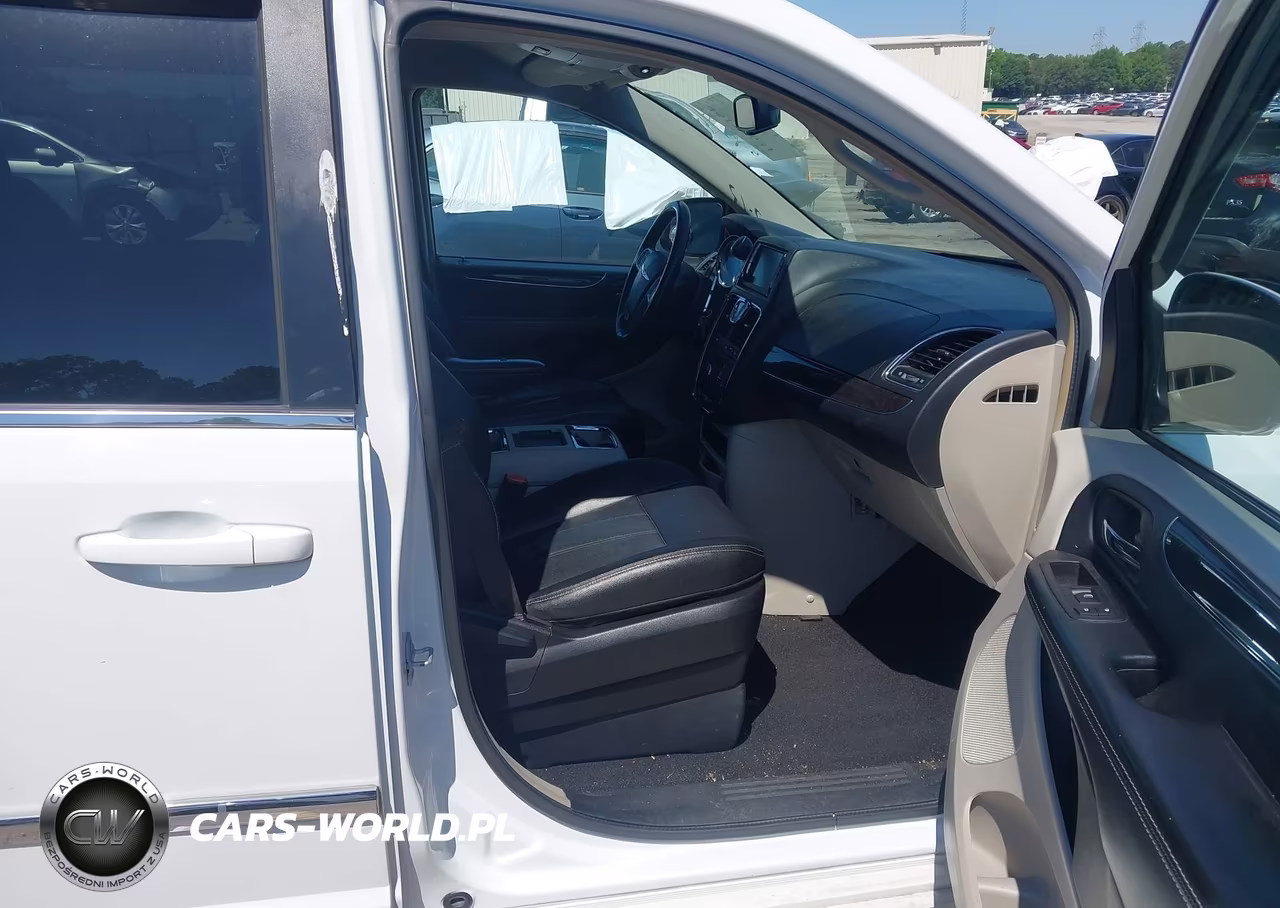 2016 Chrysler Town & Country Touring VIN:2C4RC1BG5GR148496 - 5