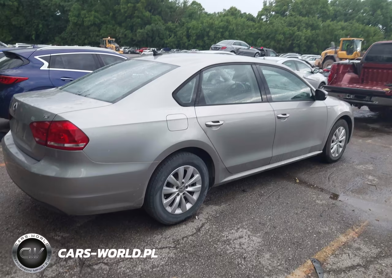 2014 Volkswagen Passat 1.8T Wolfsburg Edition VIN:1VWAT7A32EC101735 - 4