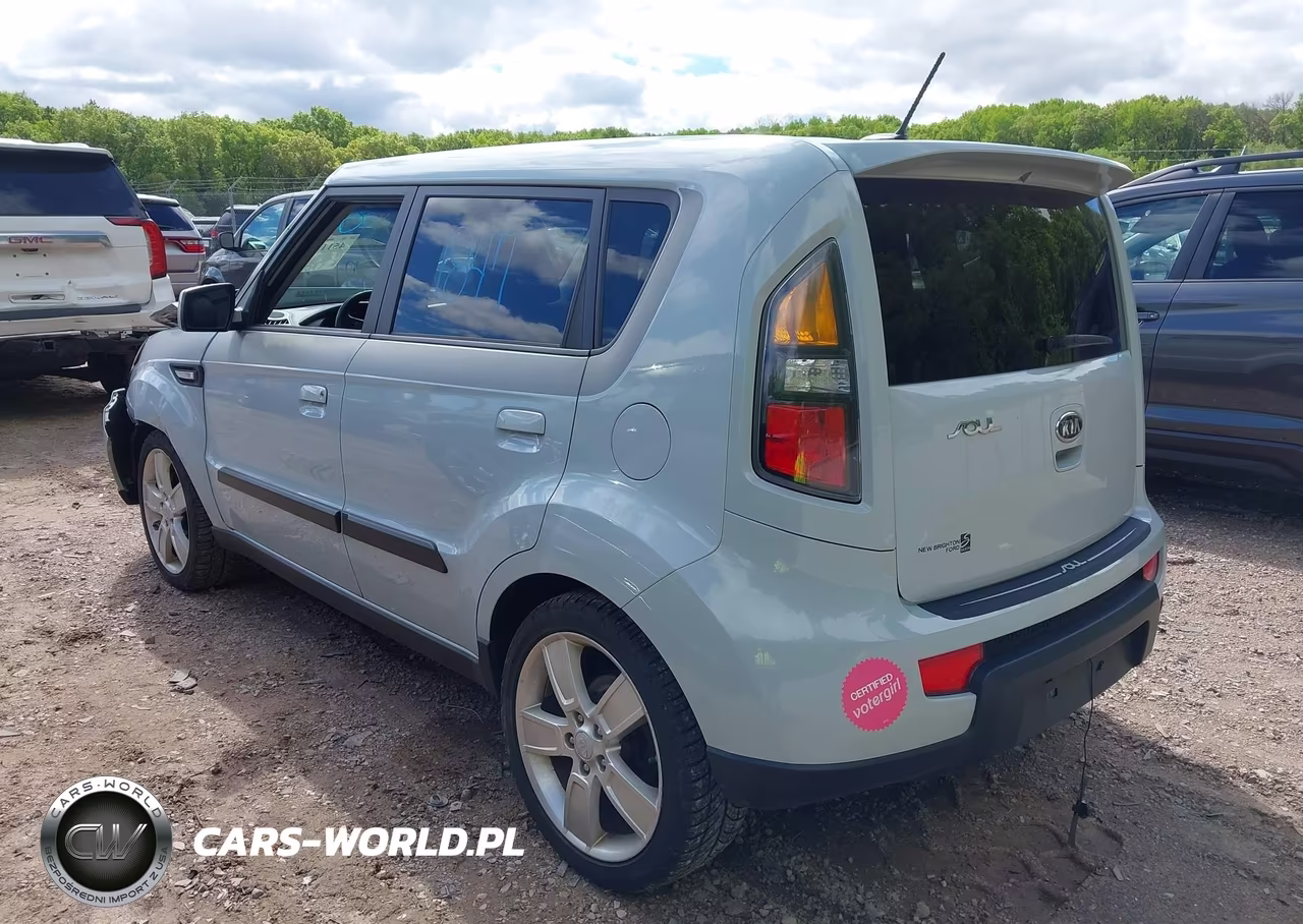 2010 Kia Soul + VIN:KNDJT2A27A7175104 - 3