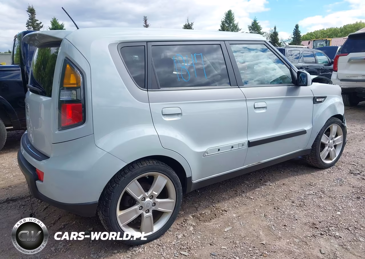 2010 Kia Soul + VIN:KNDJT2A27A7175104 - 4