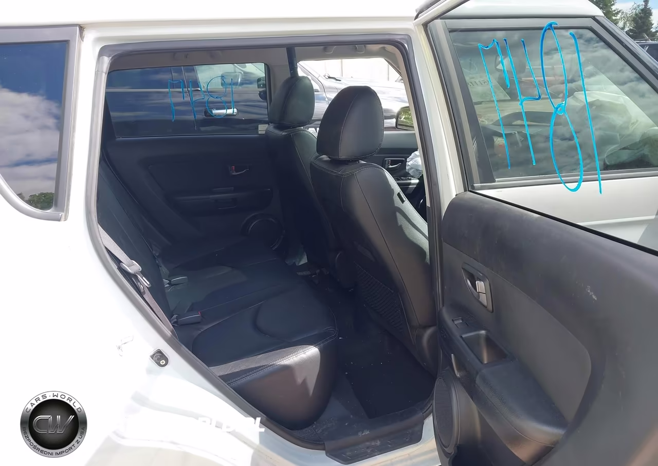 2010 Kia Soul + VIN:KNDJT2A27A7175104 - 8
