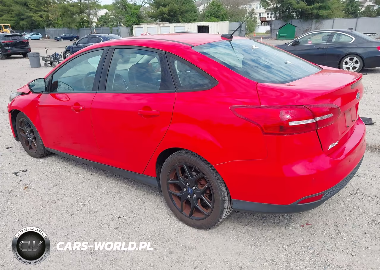 2016 Ford Focus Se VIN:1FADP3F20GL332820 - 3