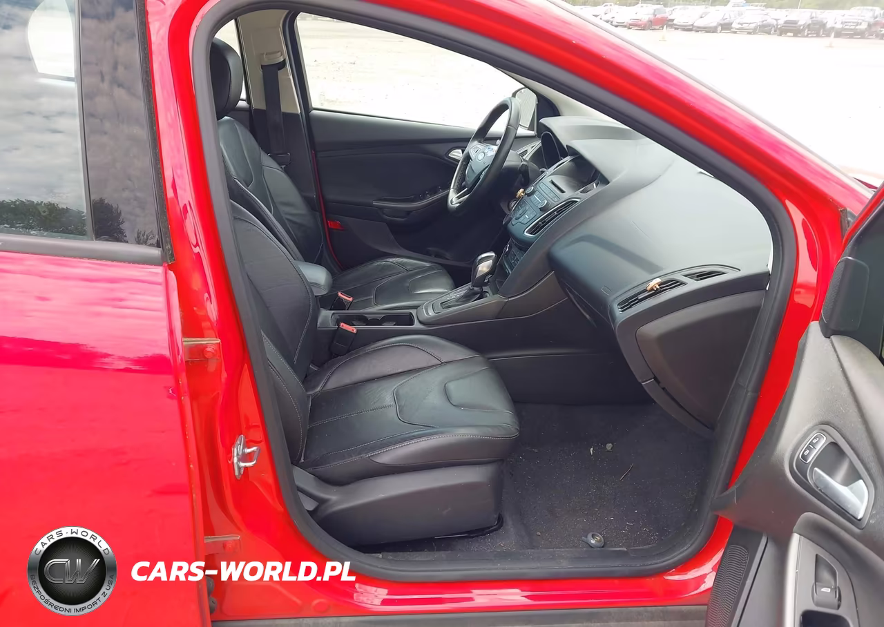 2016 Ford Focus Se VIN:1FADP3F20GL332820 - 5