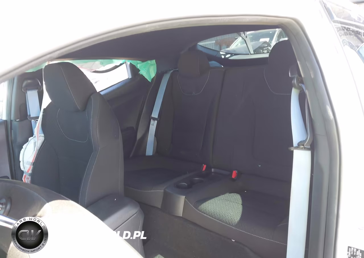 2020 Hyundai Veloster N VIN:KMHT36AH7LU006818 - 8