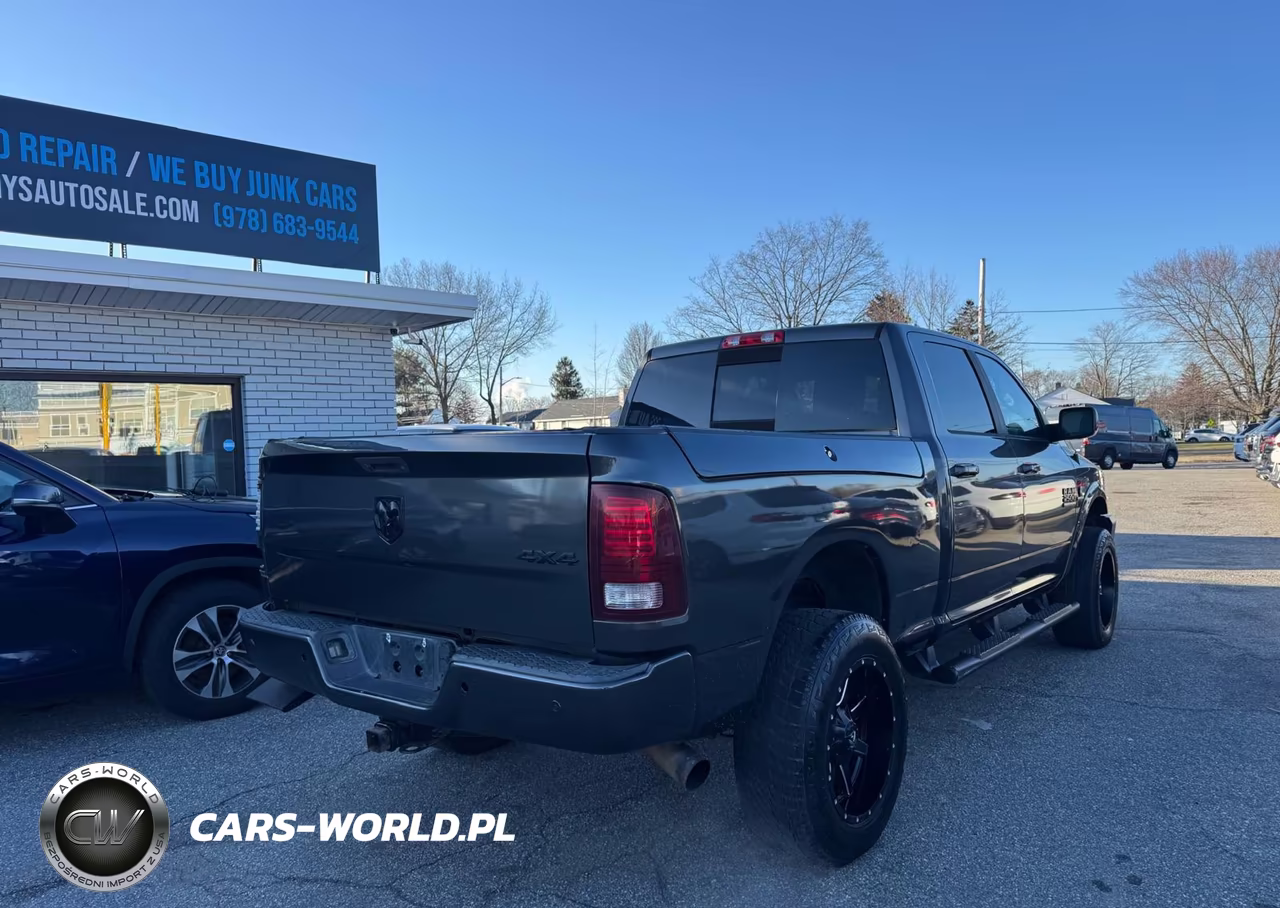 2017 Ram 2500 Laramie VIN:3C6UR5FL6HG721170 - 4