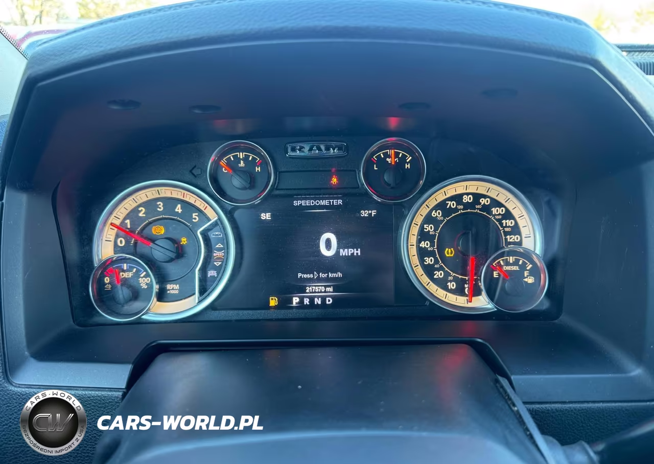 2017 Ram 2500 Laramie VIN:3C6UR5FL6HG721170 - 7