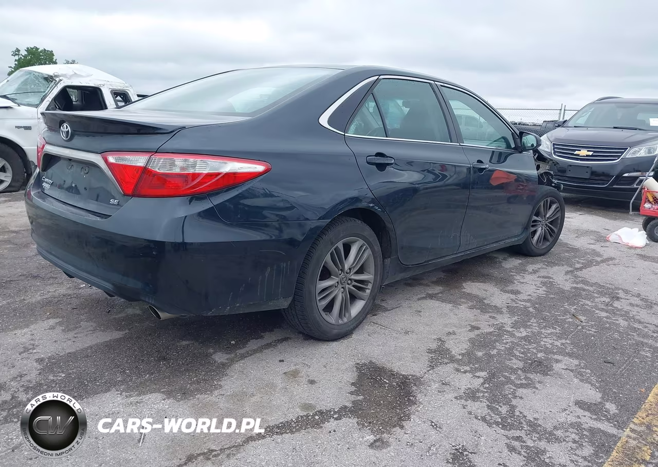 2015 Toyota Camry Se VIN:4T1BF1FK0FU920388 - 4