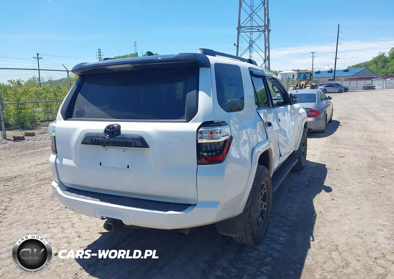 2020 Toyota 4Runner Venture Special Edition VIN:JTEBU5JR8L5832003 - 4