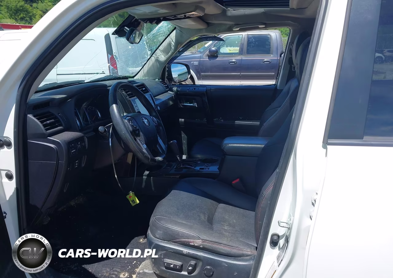 2020 Toyota 4Runner Venture Special Edition VIN:JTEBU5JR8L5832003 - 5