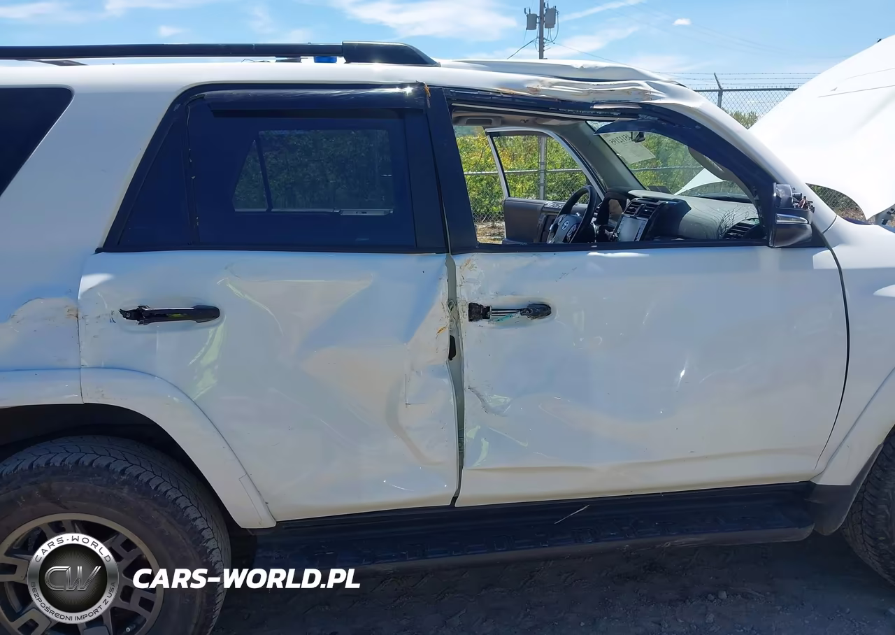 2020 Toyota 4Runner Venture Special Edition VIN:JTEBU5JR8L5832003 - 6