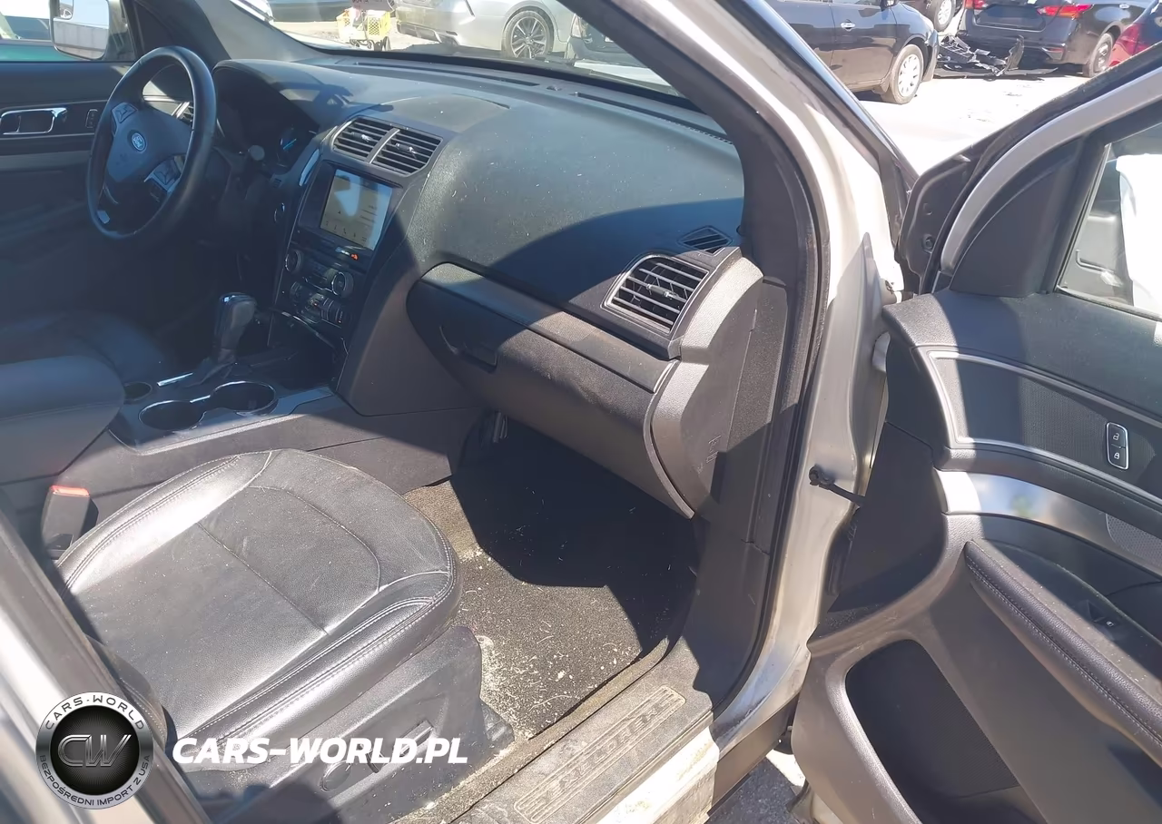 2018 Ford Explorer Xlt VIN:1FM5K7D85JGA01934 - 5