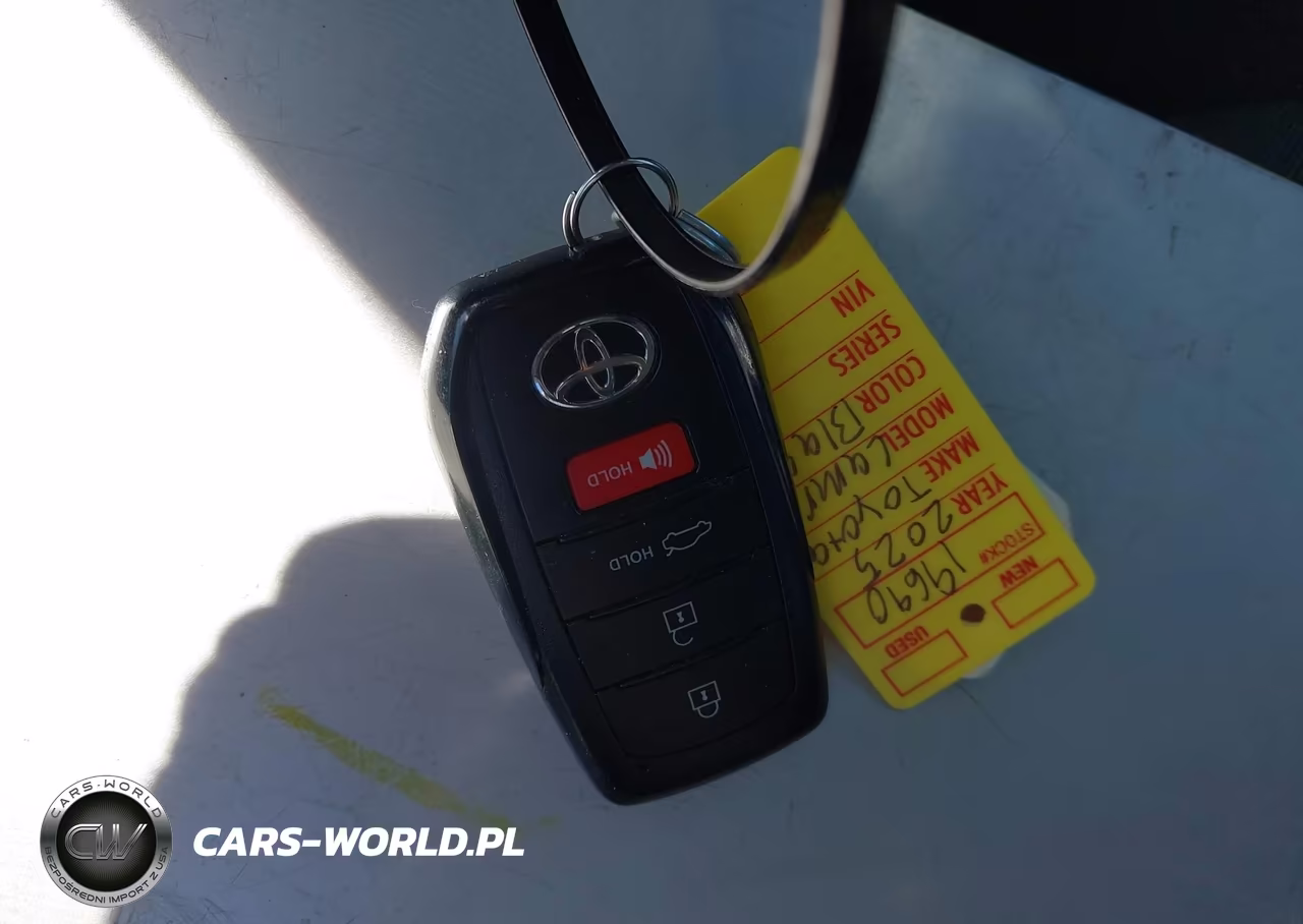 2025 Toyota Camry Le VIN:4T1DBADK2SU526814 - 11