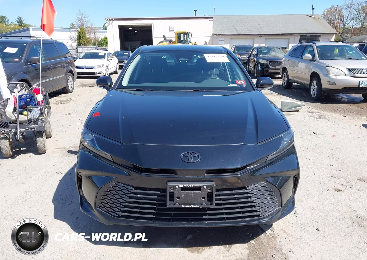 2025 Toyota Camry Le VIN:4T1DBADK2SU526814 - 13