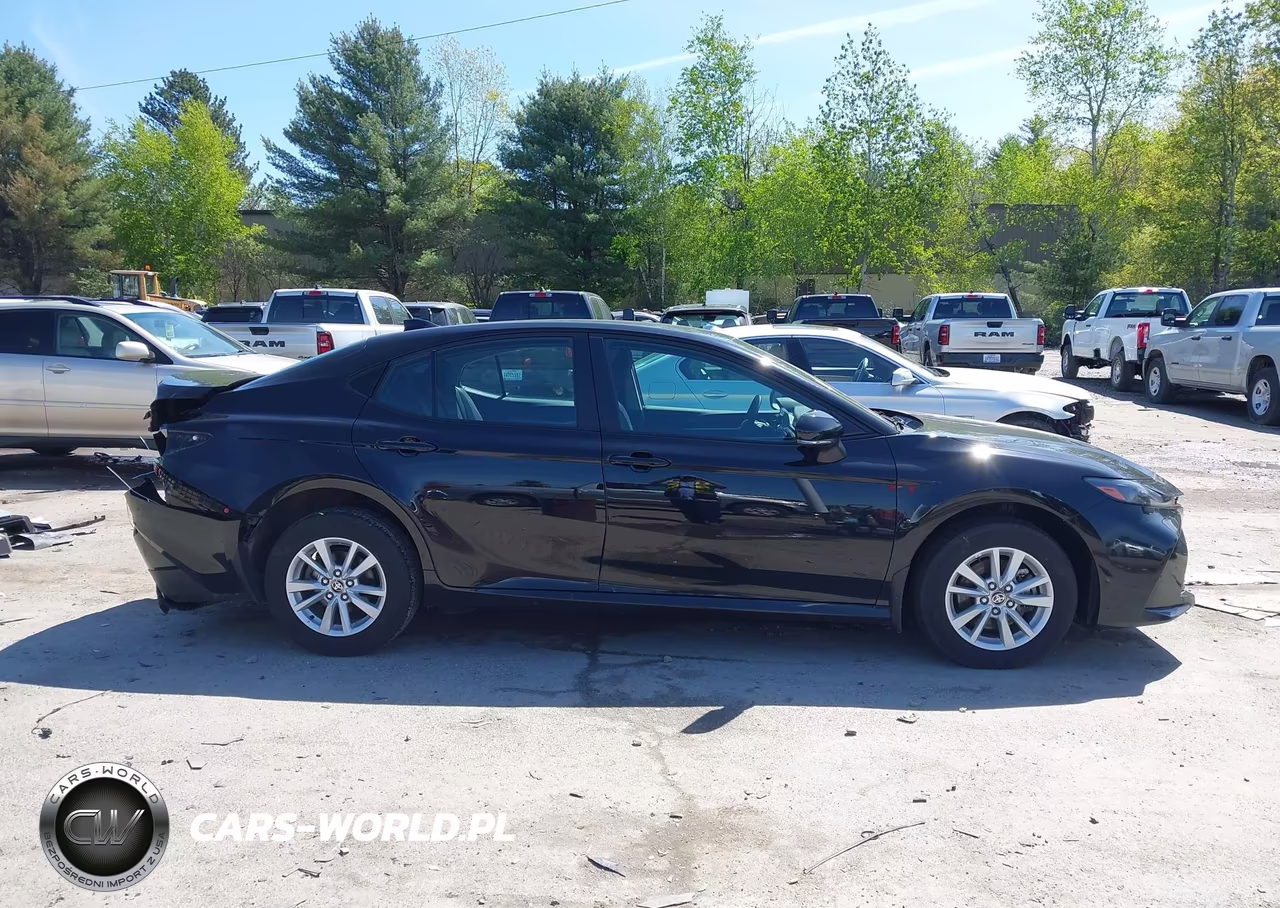 2025 Toyota Camry Le VIN:4T1DBADK2SU526814 - 14