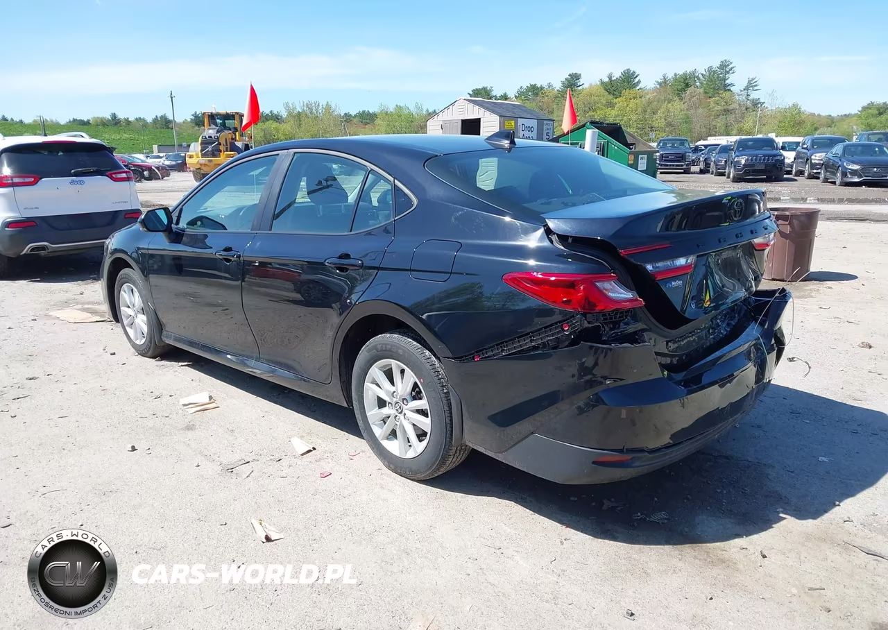 2025 Toyota Camry Le VIN:4T1DBADK2SU526814 - 3