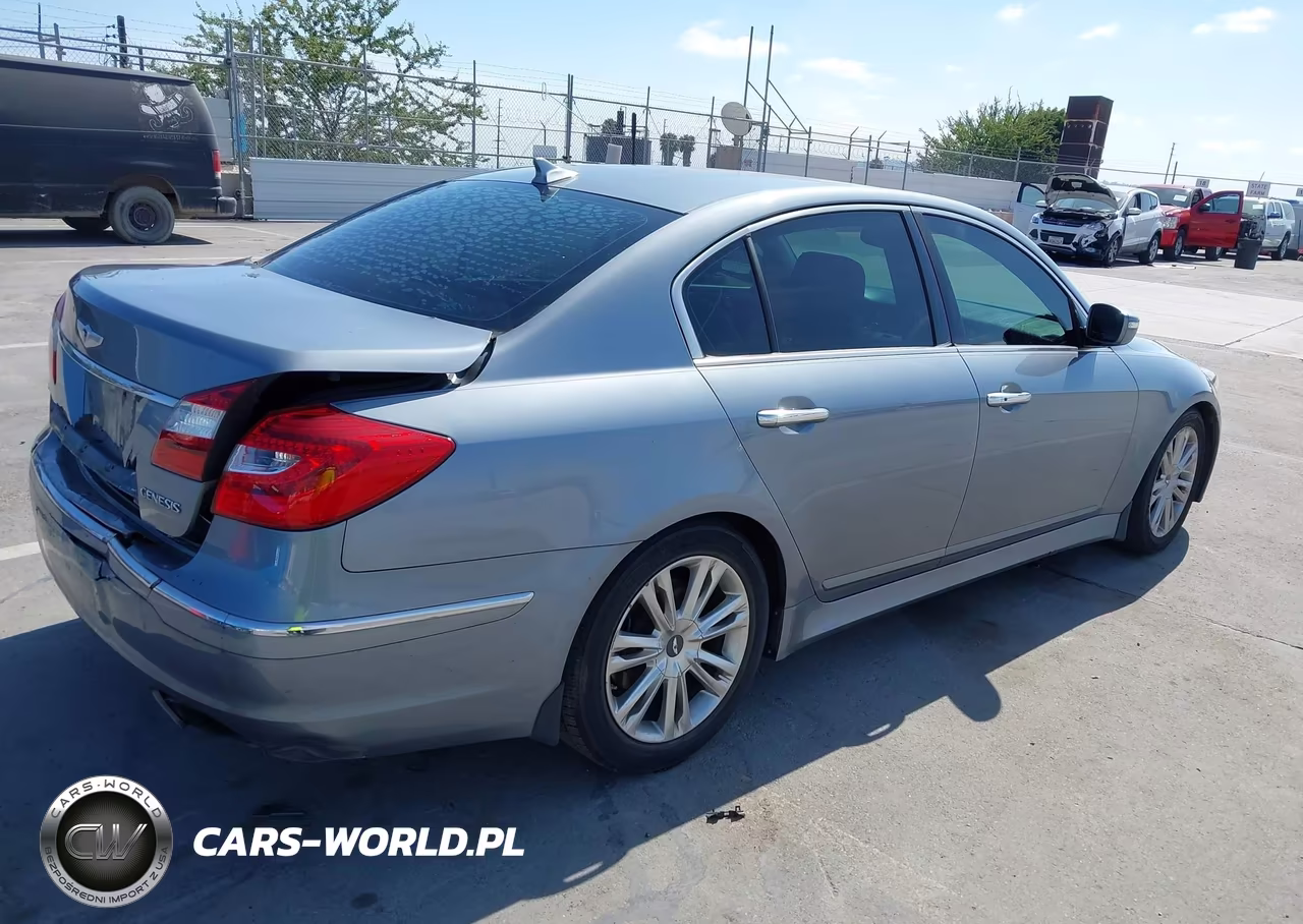 2014 Hyundai Genesis 3.8 VIN:KMHGC4DD8EU263679 - 4