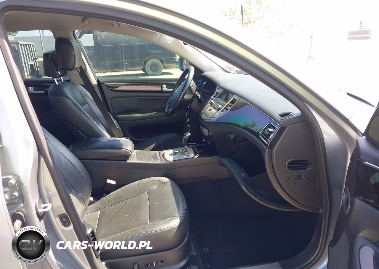 2014 Hyundai Genesis 3.8 VIN:KMHGC4DD8EU263679 - 5