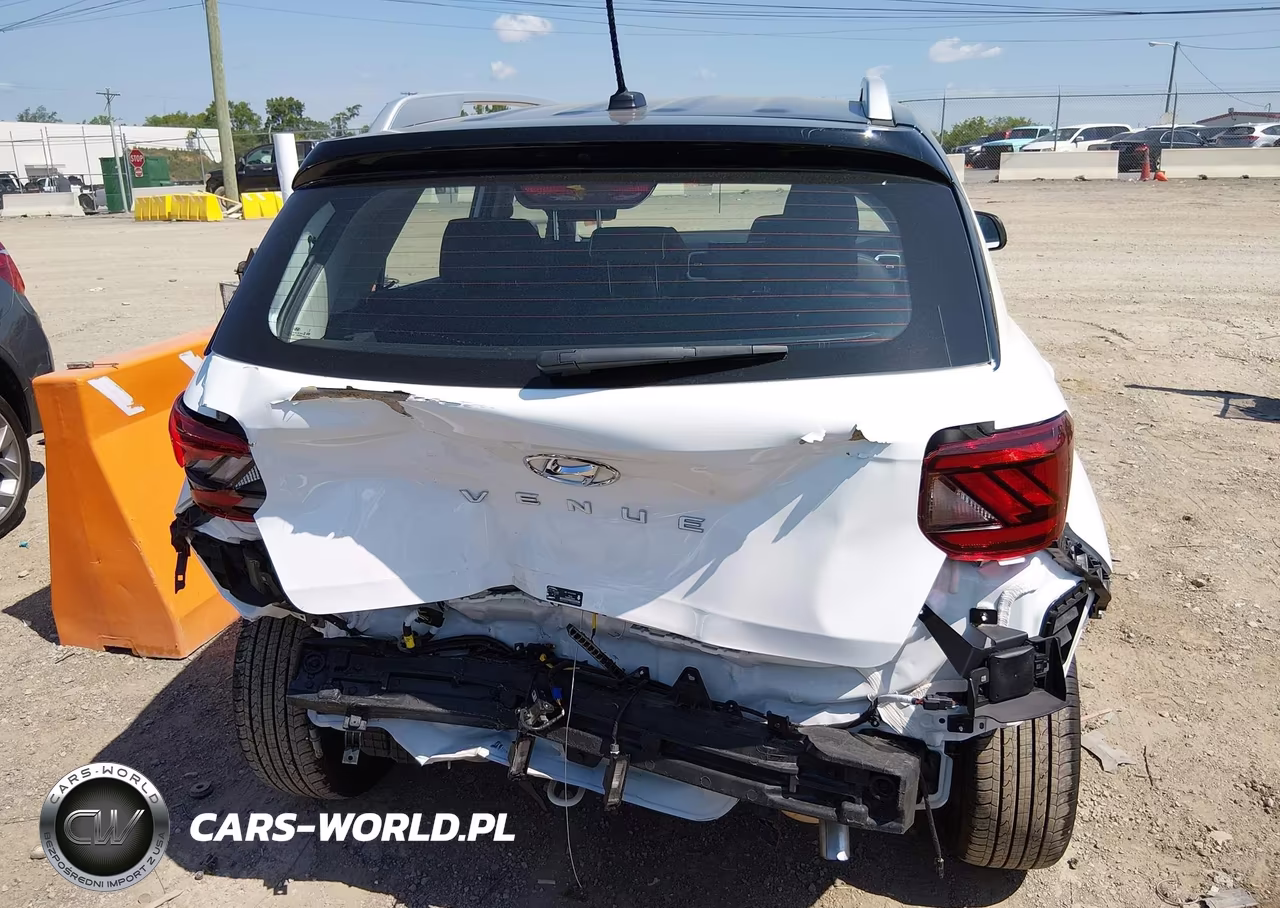 2026 Hyundai Venue Sel W-Two-Tone Roof VIN:KMHRC8A36TU419324 - 17