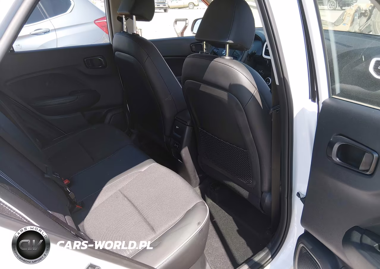 2026 Hyundai Venue Sel W-Two-Tone Roof VIN:KMHRC8A36TU419324 - 8