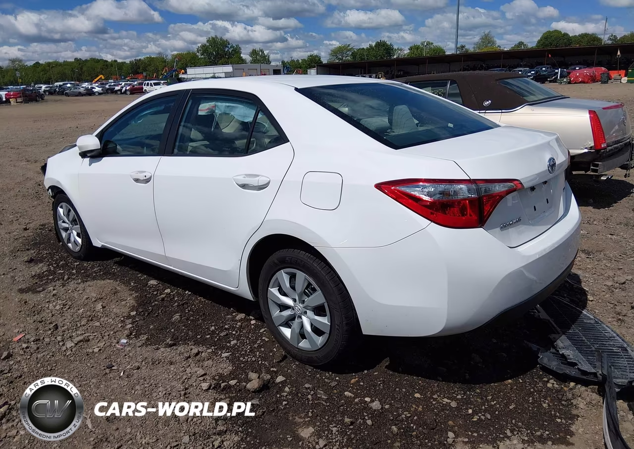 2015 Toyota Corolla Le VIN:2T1BURHE8FC458904 - 3