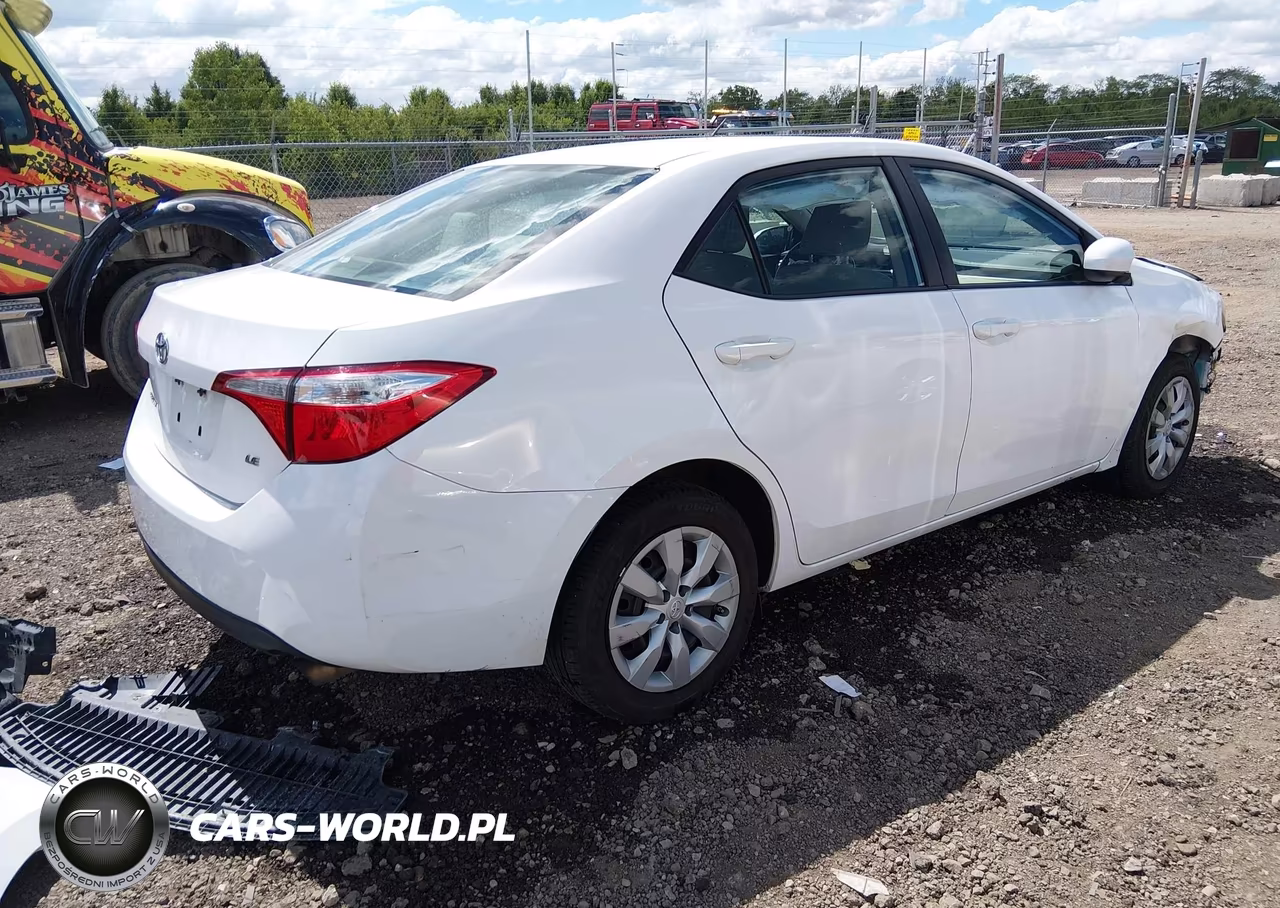 2015 Toyota Corolla Le VIN:2T1BURHE8FC458904 - 4