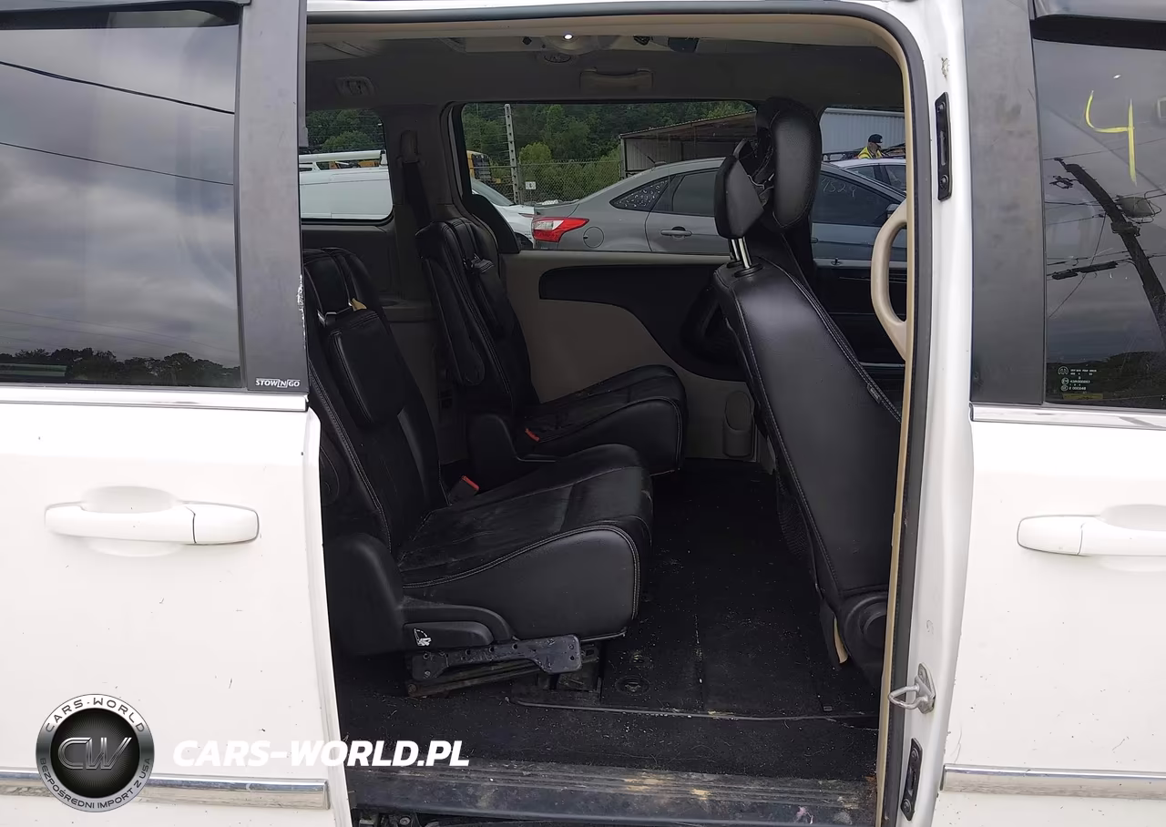 2014 Chrysler Town & Country Touring VIN:2C4RC1BG3ER438300 - 8