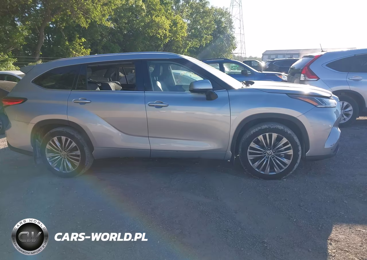 2021 Toyota Highlander Platinum VIN:5TDFZRBHXMS090557 - 13