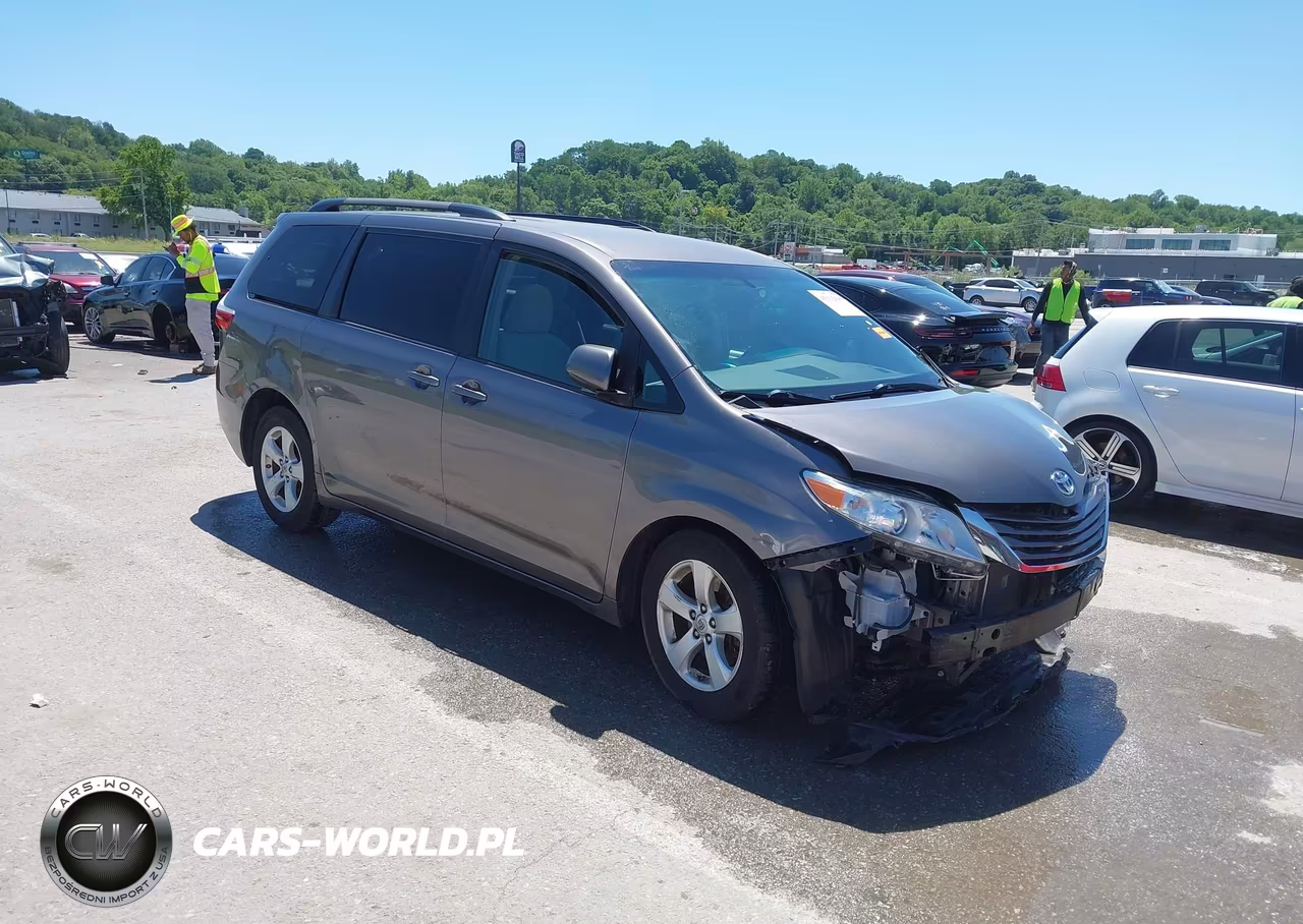 2017 Toyota Sienna Le 8 Passenger