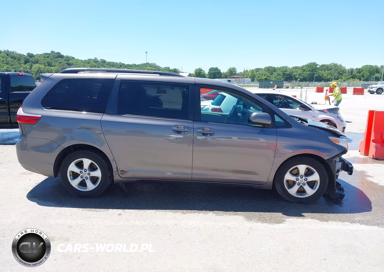 2017 Toyota Sienna Le 8 Passenger VIN:5TDKZ3DC6HS800928 - 14
