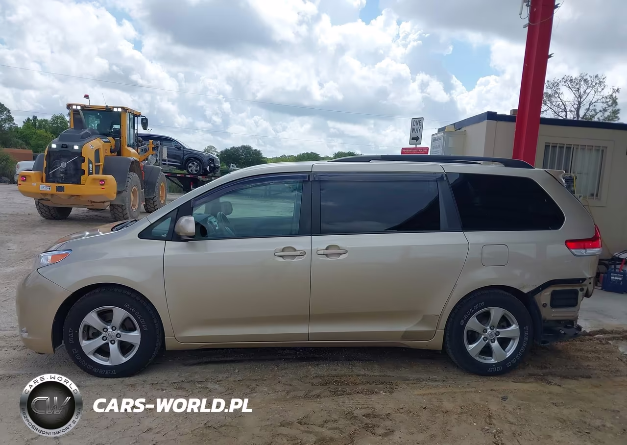 2013 Toyota Sienna Le V6 8 Passenger VIN:5TDKK3DCXDS336458 - 15