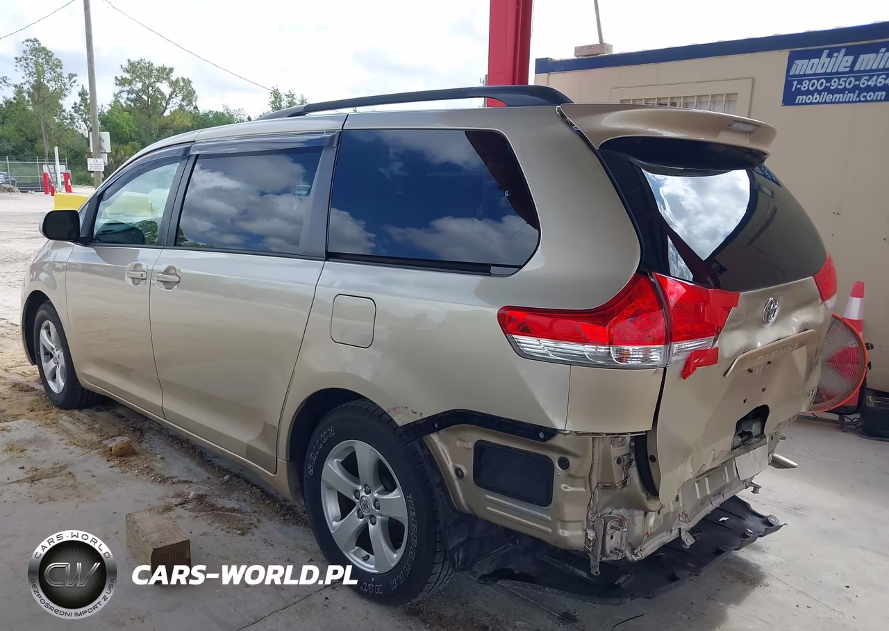 2013 Toyota Sienna Le V6 8 Passenger VIN:5TDKK3DCXDS336458 - 3