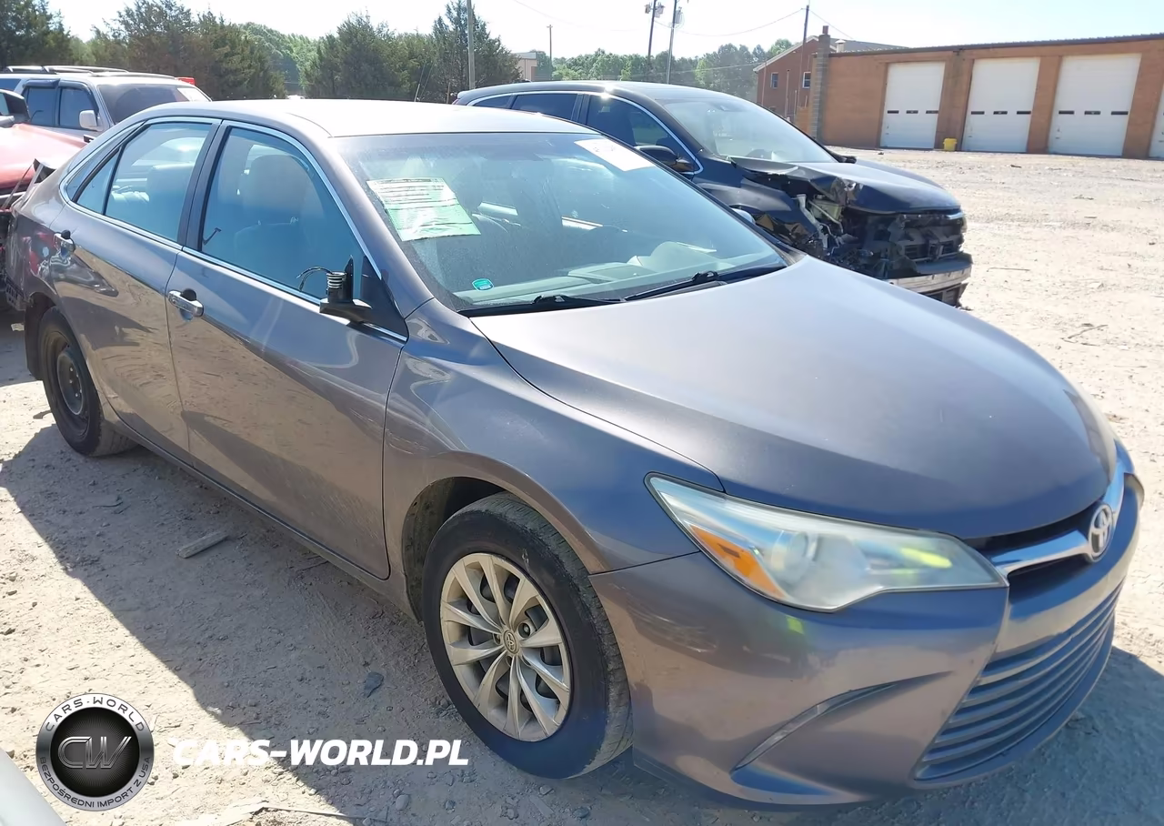 2015 Toyota Camry Le – zdjęcie 1 z 17