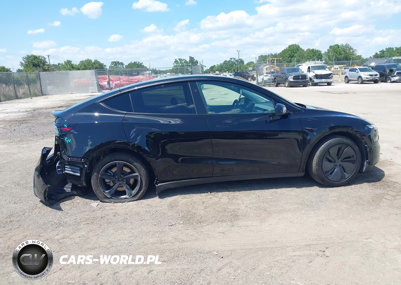 2026 Tesla Model Y VIN:7SAYGDED9TA478876 - 13