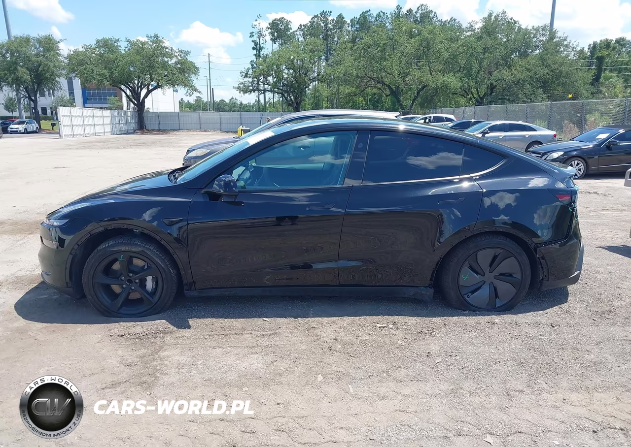 2026 Tesla Model Y VIN:7SAYGDED9TA478876 - 14