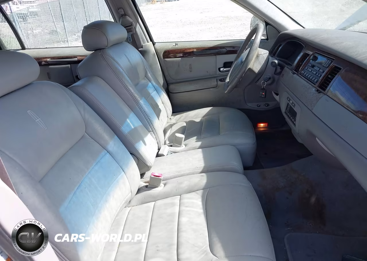 2000 Lincoln Town Car Executive VIN:1LNHM81W3YY846138 - 5