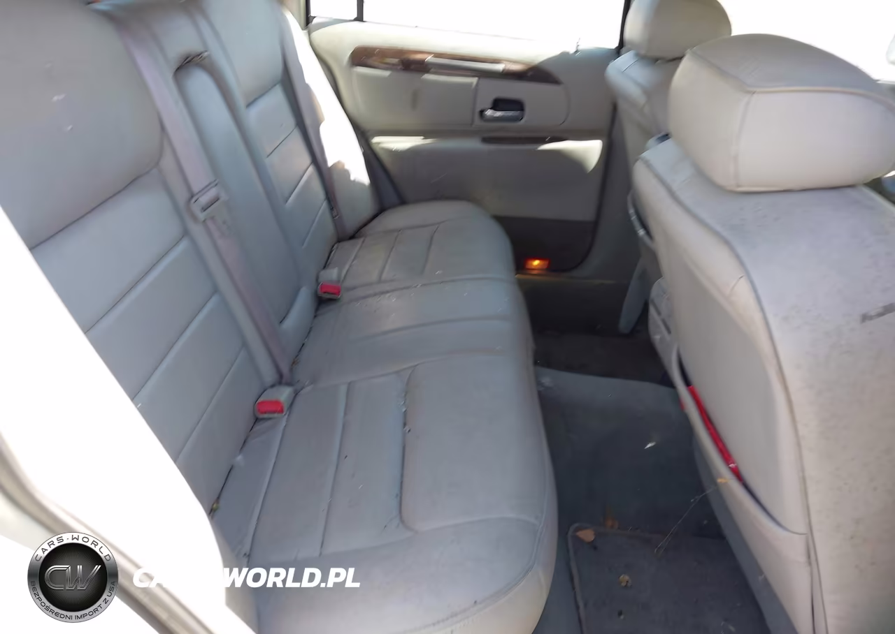 2000 Lincoln Town Car Executive VIN:1LNHM81W3YY846138 - 8