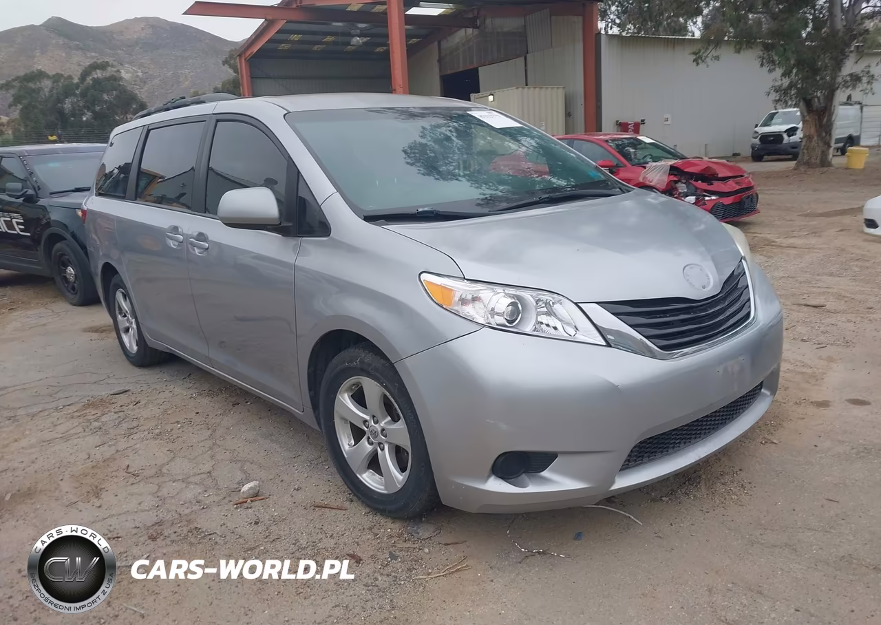 2017 Toyota Sienna Le 8 Passenger
