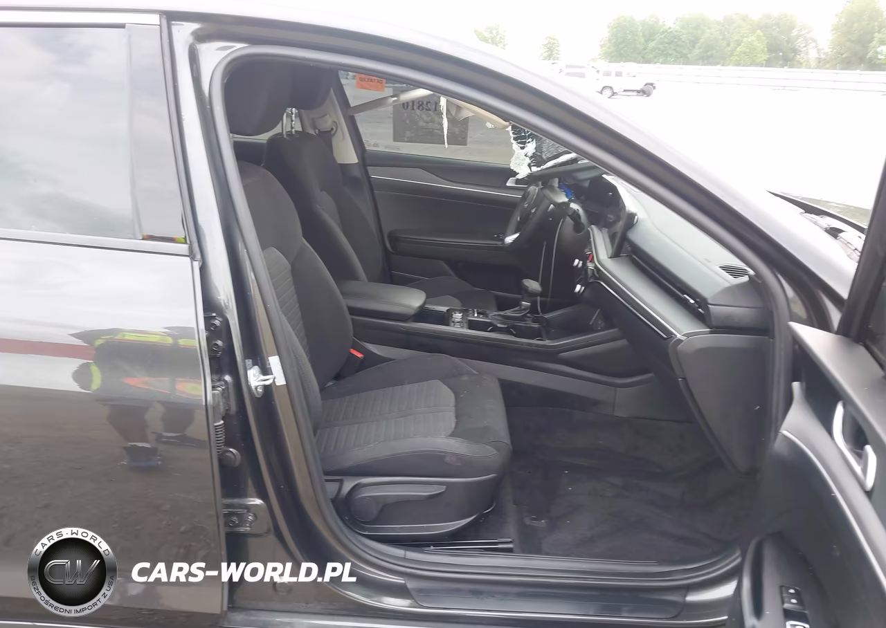 2025 Kia K5 Lxs VIN:KNAG24J78S5368702 - 5