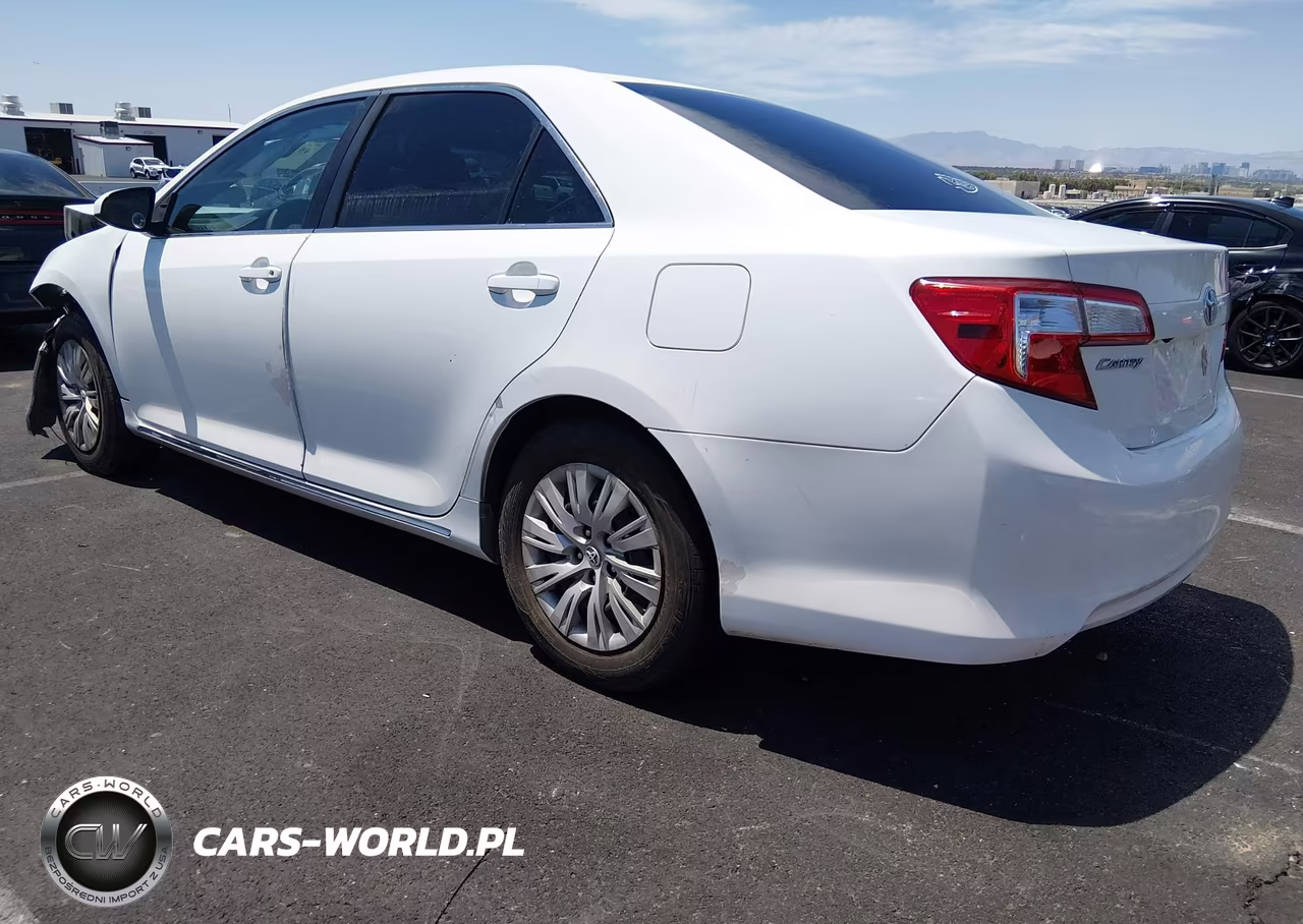 2014 Toyota Camry Le VIN:4T4BF1FK4ER422733 - 3