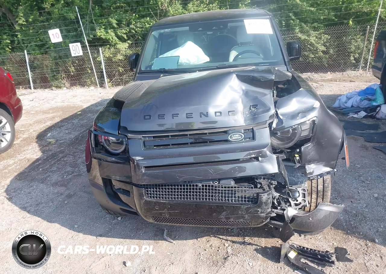 2026 Land Rover Defender P300 S VIN:SALEJFFU8T2498076 - 11