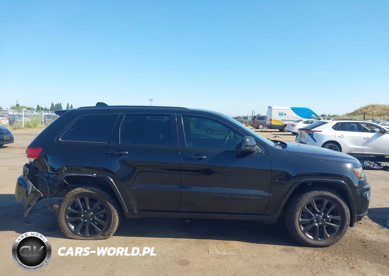 2018 Jeep Grand Cherokee Altitude 4X4 VIN:1C4RJFAG5JC410439 - 12