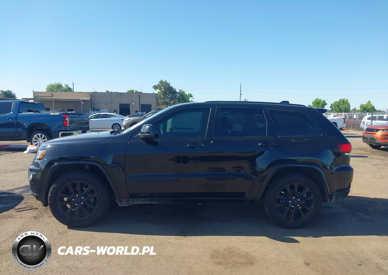 2018 Jeep Grand Cherokee Altitude 4X4 VIN:1C4RJFAG5JC410439 - 13
