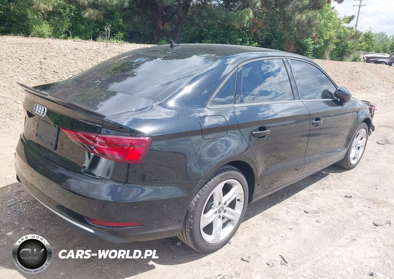 2018 Audi A3 2.0T Premium-2.0T Tech Premium VIN:WAUAUGFF0J1059913 - 4