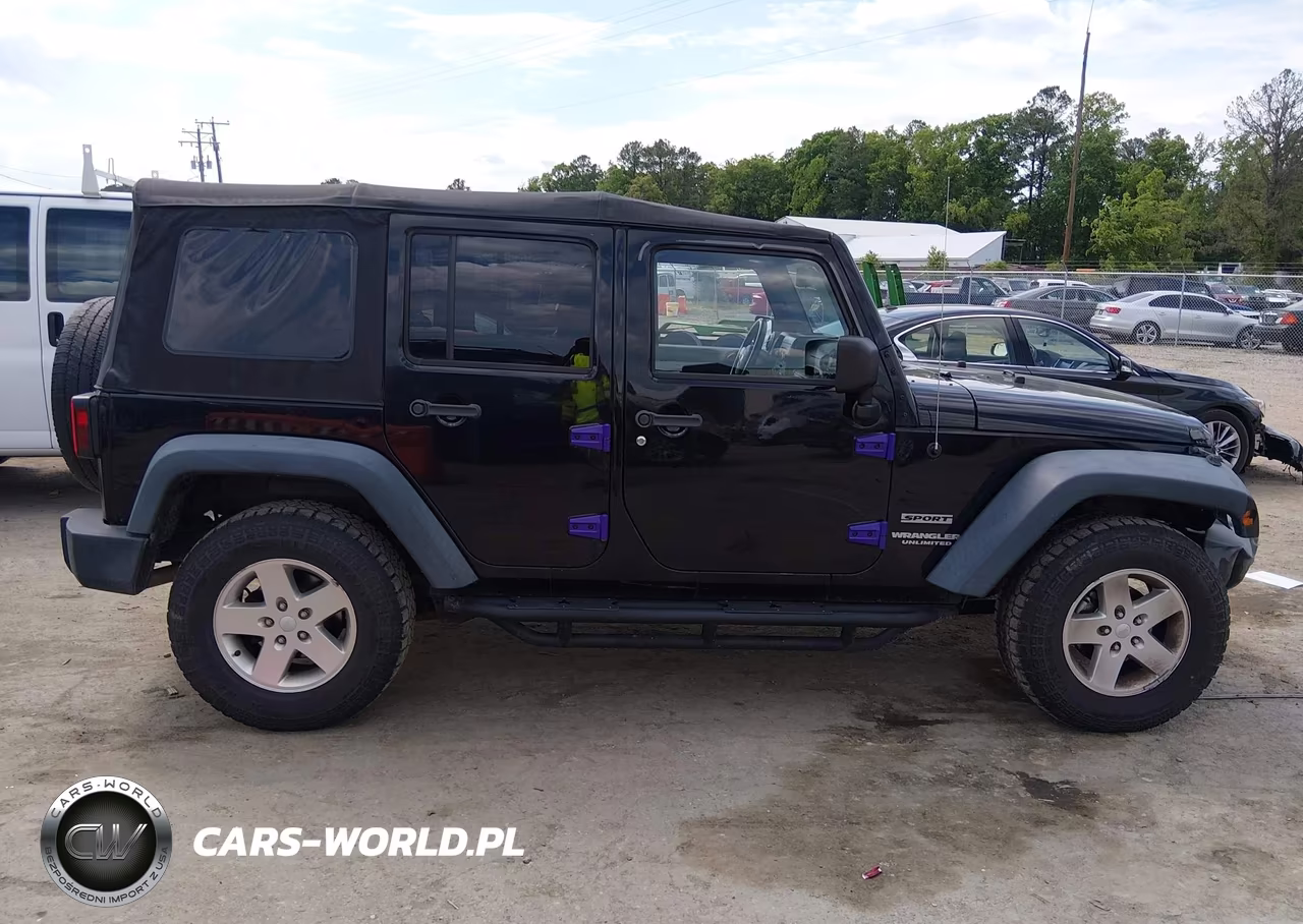 2013 Jeep Wrangler Unlimited Sport VIN:1C4HJWDG4DL500192 - 13