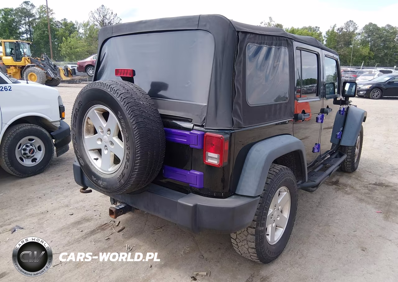2013 Jeep Wrangler Unlimited Sport VIN:1C4HJWDG4DL500192 - 4